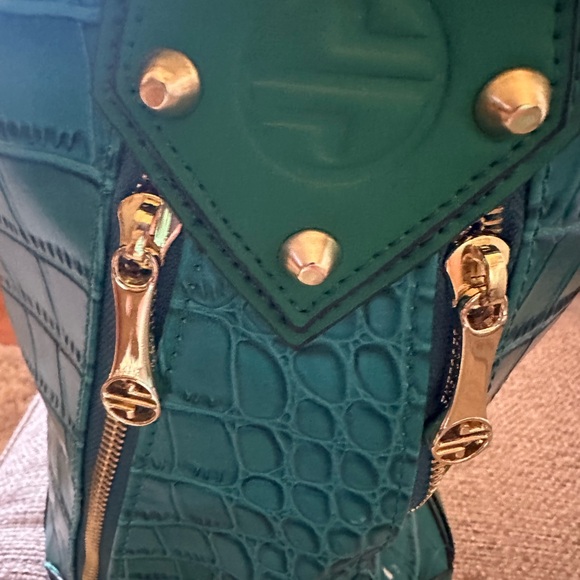 HOST PICK 🍀🎀🍀Segolene en Cuir Embossed Croc Bag Sling Bag or Shoulderbag🎀🍀 - Picture 6 of 15